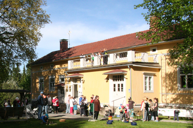 Leikkipäivä Perhetalolla